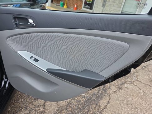 Used 2013 Hyundai Accent GLS w/ Premium Pkg image 23