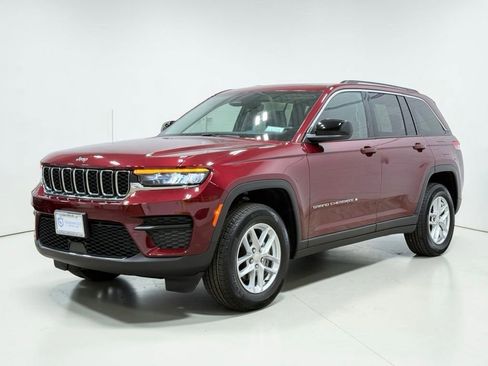 Used 2023 Jeep Grand Cherokee Laredo w/ Luxury Tech Group I AWD/4WD image 5