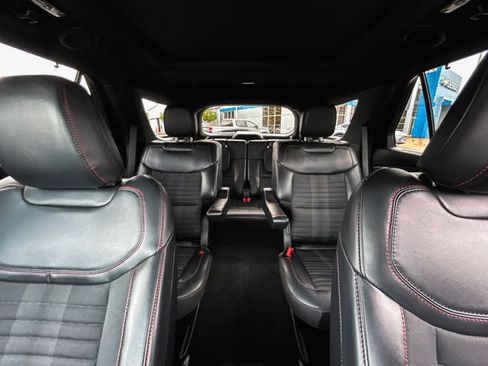 Used 2025 Ford Explorer ST-Line w/ Premium Package AWD/4WD image 4