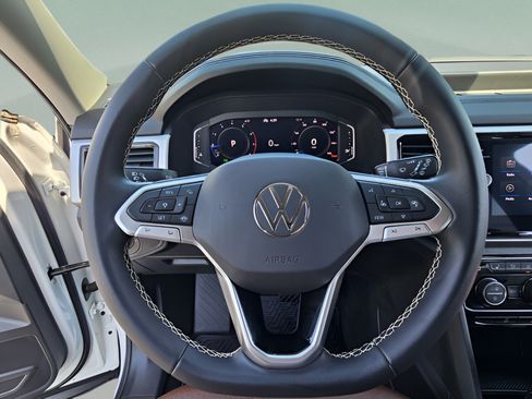 Used 2023 Volkswagen Atlas SE w/ Black Wheel Package FWD image 21