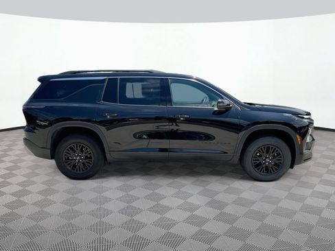 Used 2025 Chevrolet Traverse LT FWD image 4