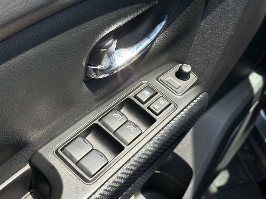 Used 2023 Nissan Titan SV w/ SV Convenience Package AWD/4WD image 18