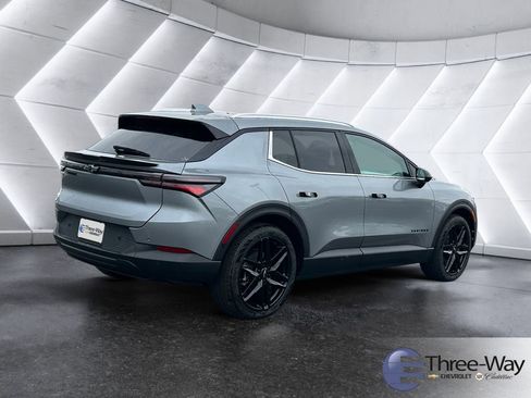 New 2026 Chevrolet Equinox EV LT w/ LPO, Blackout Package FWD image 5