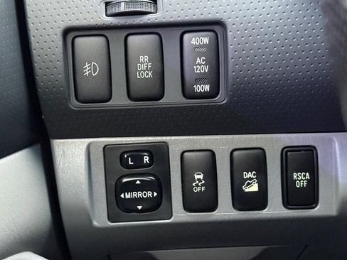 Used 2015 Toyota Tacoma 4x4 Double Cab w/ TRD Off-Road Package image 29