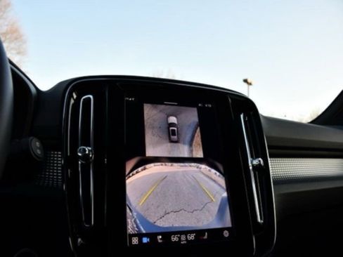 Certified 2025 Volvo XC40 B5 Plus image 15