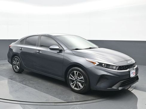 Used 2022 Kia Forte LXS image 9