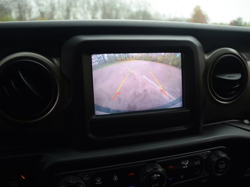 Used 2018 Jeep Wrangler Unlimited Sport S image 10