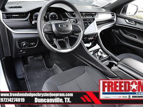 Certified 2025 Jeep Grand Cherokee L Laredo RWD image 10