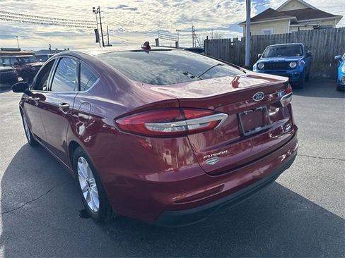 Used 2019 Ford Fusion SE image 6