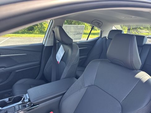 Used 2025 Toyota Camry XLE FWD image 14