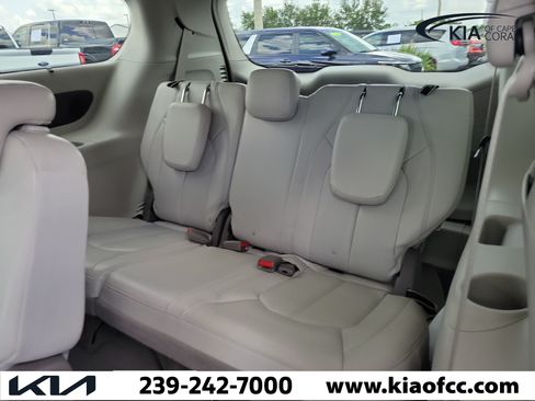 Used 2020 Chrysler Pacifica Touring-L Plus FWD image 13