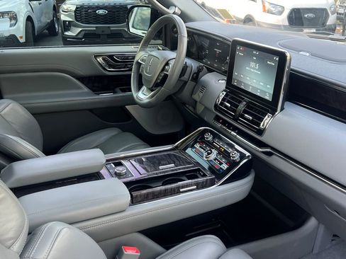 Certified 2021 Lincoln Navigator Reserve w/ Luxury Package AWD/4WD image 13