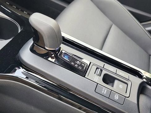New 2026 Toyota Prius Plug-In Hybrid FWD image 15