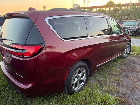 Used 2022 Chrysler Pacifica Limited FWD image 9