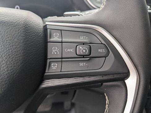 Used 2025 Jeep Grand Cherokee Laredo X w/ Luxury Tech Group I AWD/4WD image 19