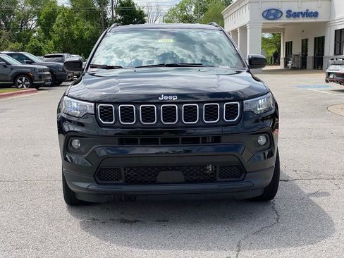 Used 2025 Jeep Compass Latitude w/ Convenience Group AWD/4WD image 2