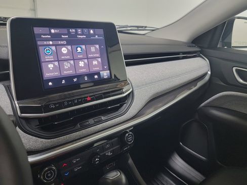 Used 2022 Jeep Compass Latitude image 29