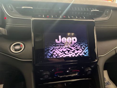 Used 2025 Jeep Grand Cherokee Altitude w/ Trailer Tow Package AWD/4WD image 30