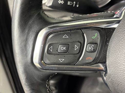 Used 2018 Jeep Wrangler Unlimited Sahara image 18