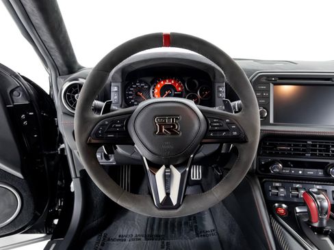 Used 2017 Nissan GT-R NISMO image 12