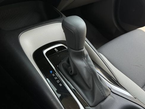 Used 2025 Toyota Corolla LE FWD image 18