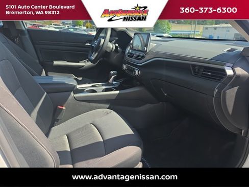 Used 2024 Nissan Altima 2.5 SV FWD image 24