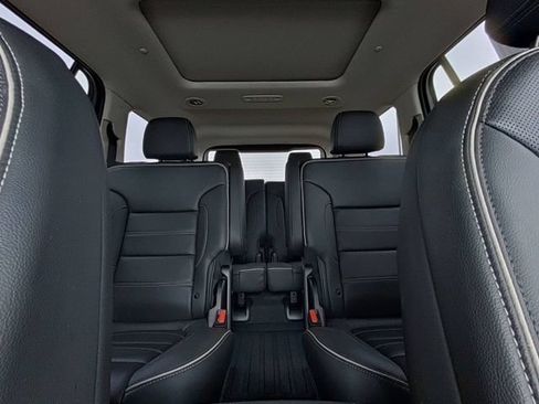 Used 2023 GMC Acadia Denali w/ Black Diamond Edition FWD image 28