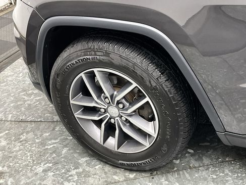 Used 2017 Jeep Grand Cherokee Limited w/ Trailer Tow Group IV image 32