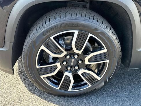 Used 2022 GMC Acadia SLT w/ Technology Package image 5