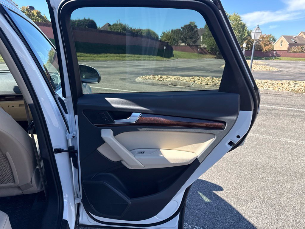Used 2018 Audi Q5 2.0T Premium Plus w/ Premium Plus Package AWD/4WD image 18