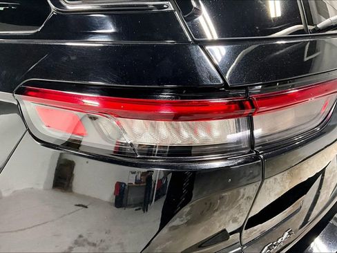 Used 2023 Jeep Grand Cherokee Limited w/ Black Appearance Package image 39