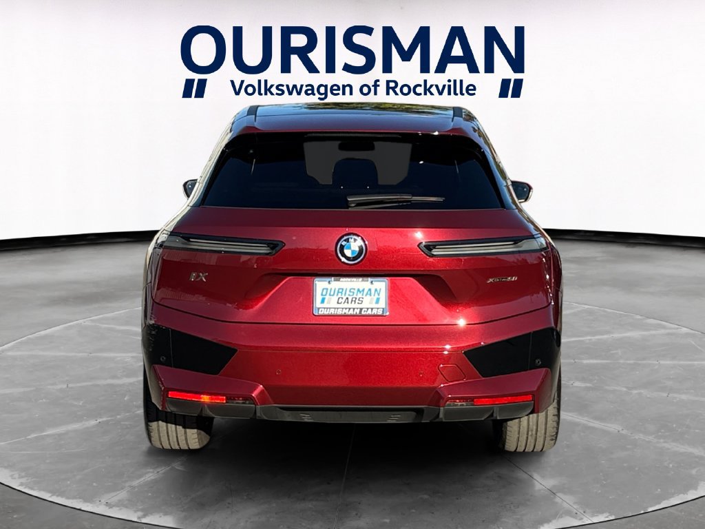 Used 2024 BMW iX xDrive50 w/ Sport Package AWD/4WD image 4