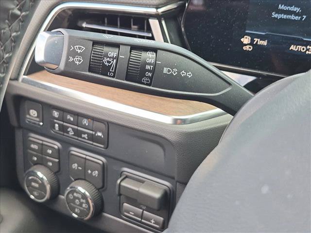 Used 2025 Chevrolet Tahoe High Country AWD/4WD image 16