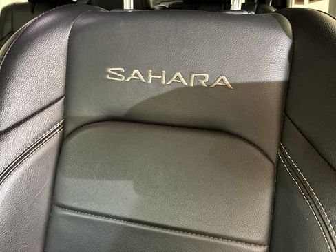 Used 2018 Jeep Wrangler Unlimited Sahara w/ Cold Weather Group AWD/4WD image 14