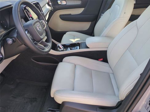 Used 2025 Volvo XC40 B5 Plus w/ Protection Package Premier image 16