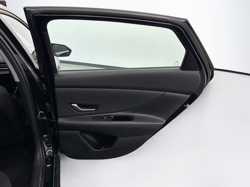 Used 2025 Hyundai Elantra SEL FWD image 30
