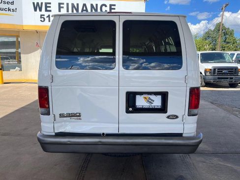 Used 2006 Ford E-350 and Econoline 350 XLT image 5