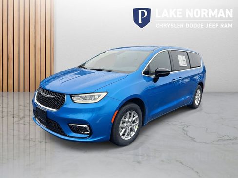 New 2026 Chrysler Pacifica Select FWD image 4