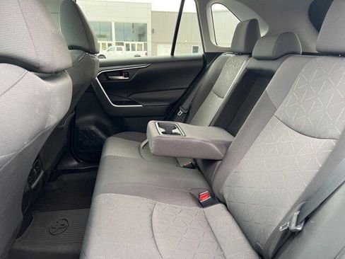 Used 2021 Toyota RAV4 XLE image 37