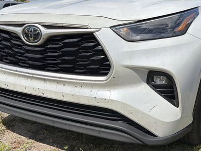 Used 2023 Toyota Highlander LE