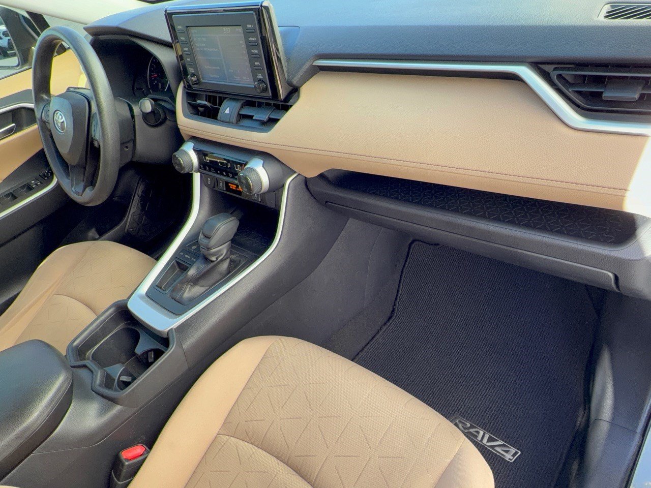 Used 2019 Toyota RAV4 XLE w/ Convenience Package FWD image 31