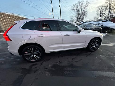 Used 2019 Volvo XC60 T5 Momentum w/ Multimedia Package image 10