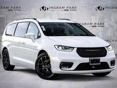 Used 2022 Chrysler Pacifica Touring-L w/ S Appearance Package