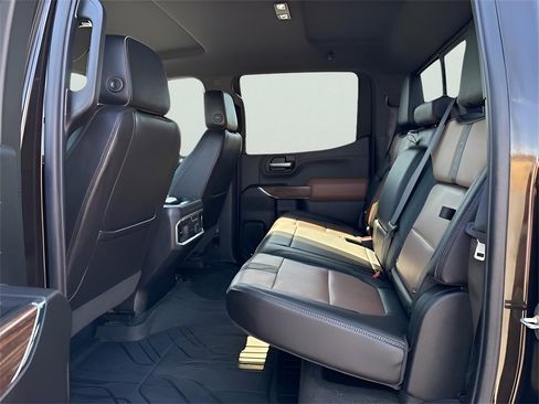 Used 2019 Chevrolet Silverado 1500 High Country w/ Technology Package image 17