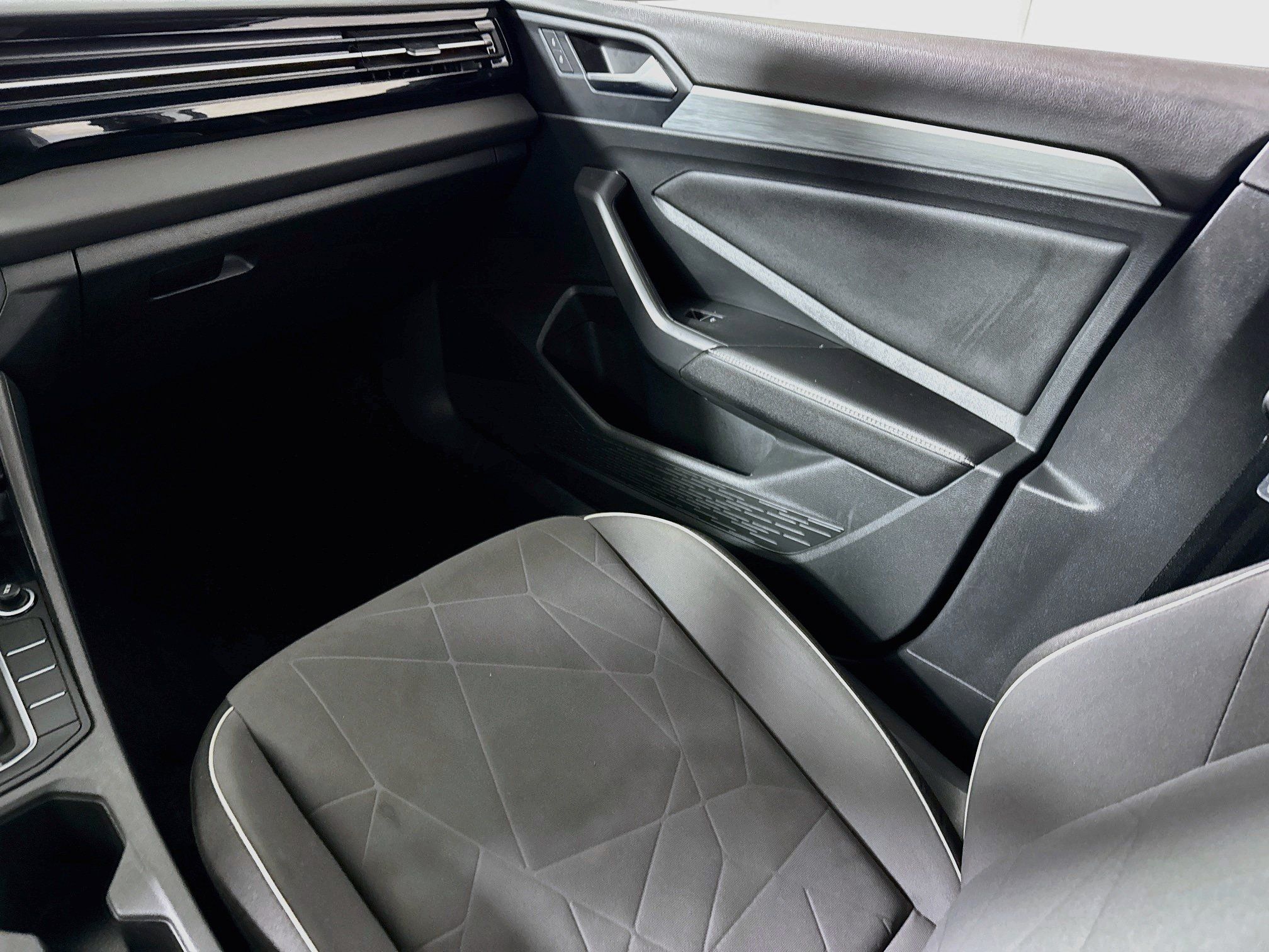 Used 2025 Volkswagen Jetta Sport FWD image 21