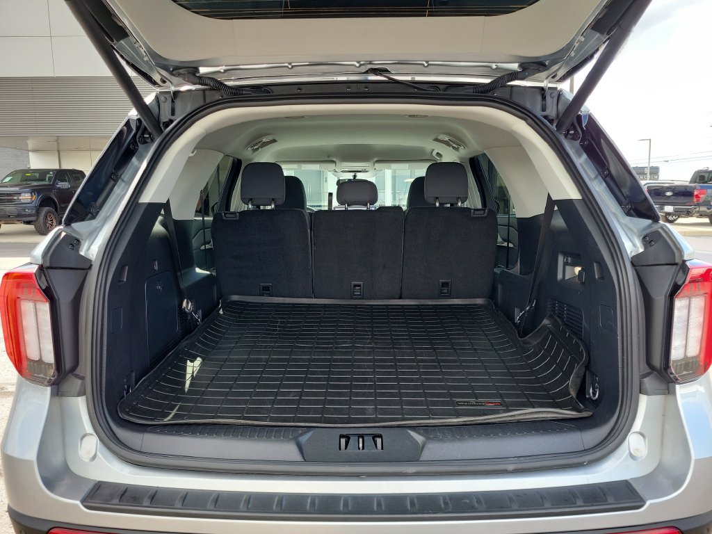 Certified 2025 Ford Explorer Active RWD image 10