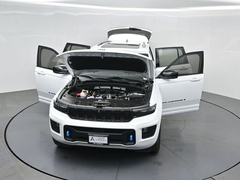 Used 2025 Jeep Grand Cherokee Limited 4xe image 36