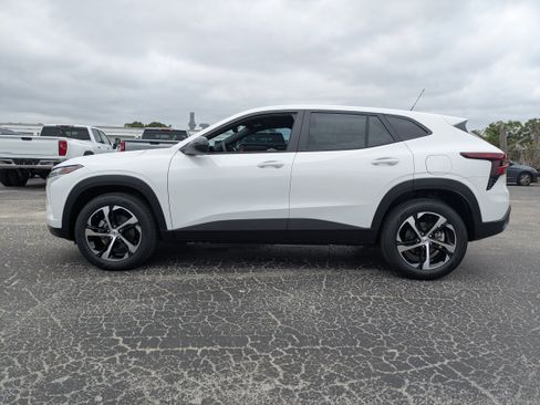 New 2026 Chevrolet Trax RS w/ Sunroof Package FWD image 4