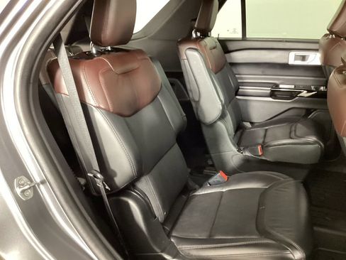Used 2022 Ford Explorer Platinum w/ Equipment Group 601A AWD/4WD image 23