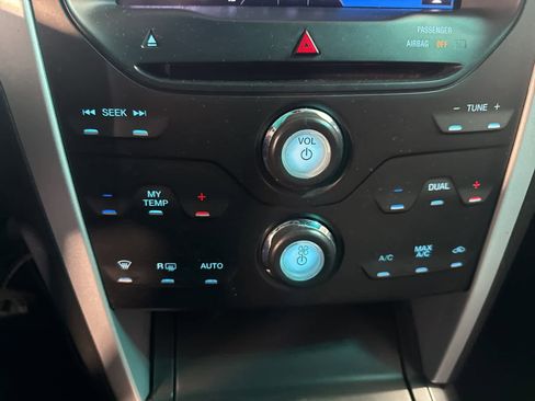 Used 2013 Ford Explorer XLT image 26